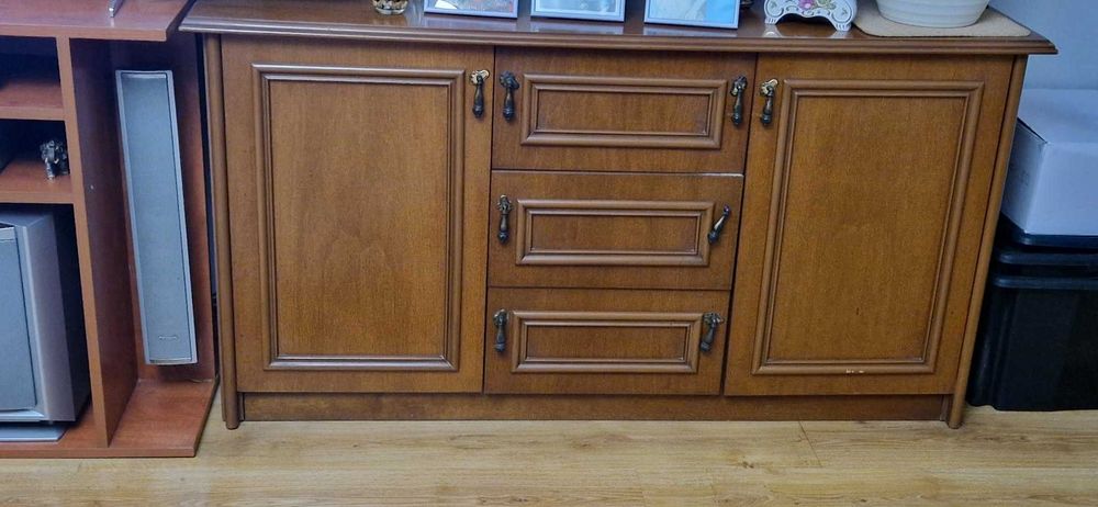 Oddam dwie komody z Nadstawką