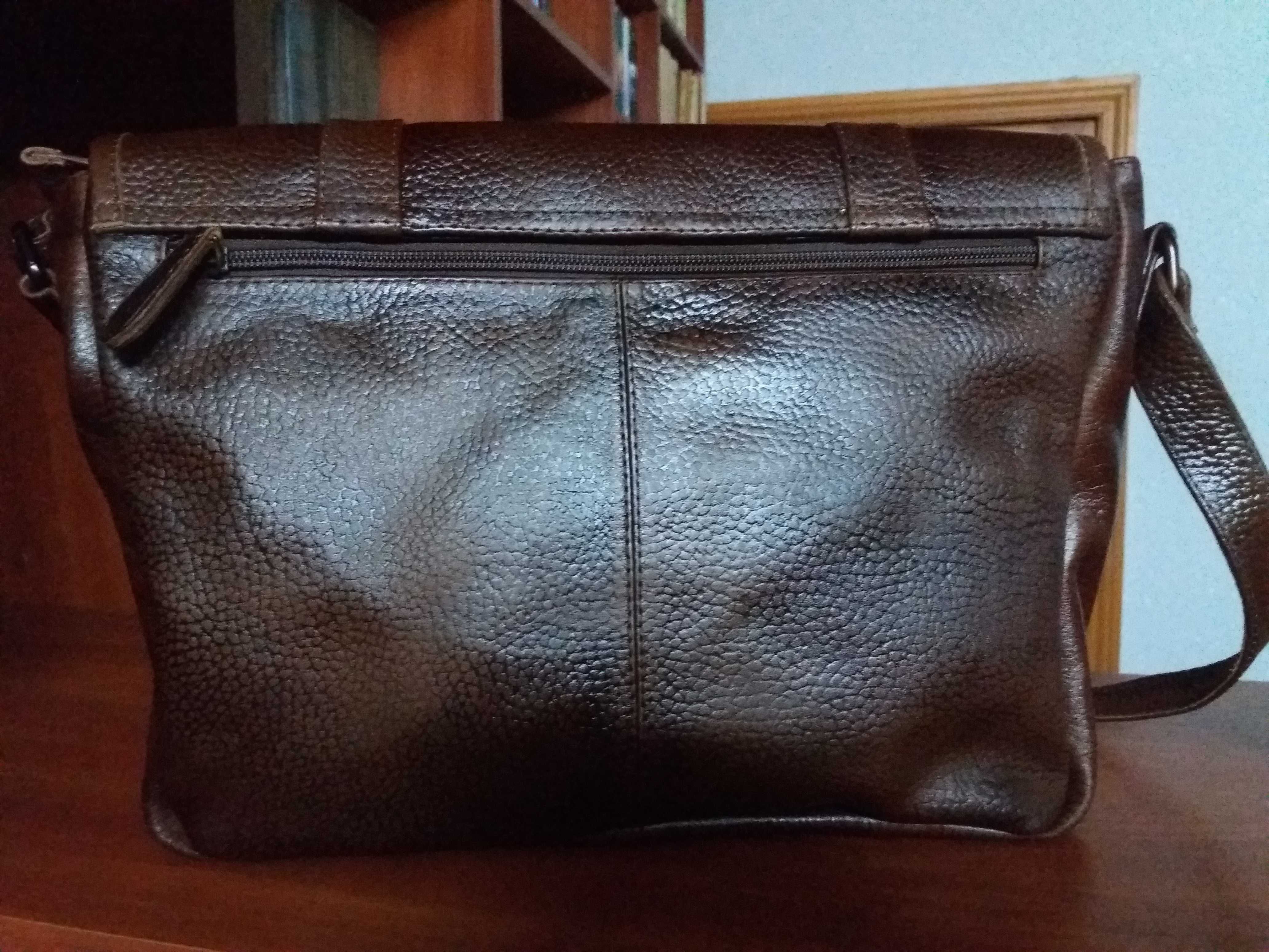 Кожаная сумка в винтажном стиле