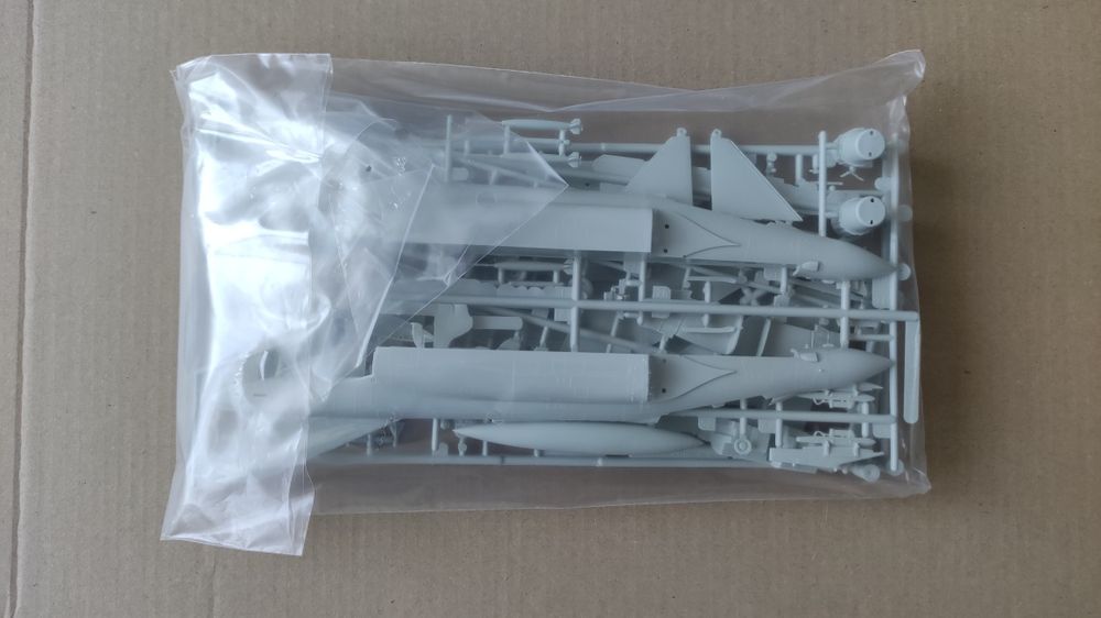 Сборная модель самолета 1:72 F-4J Phantom II  Revell 03941