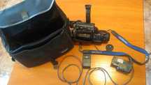 handycam sony ze sprawnym zasilaczem(ładowarką dla baterii Sony)