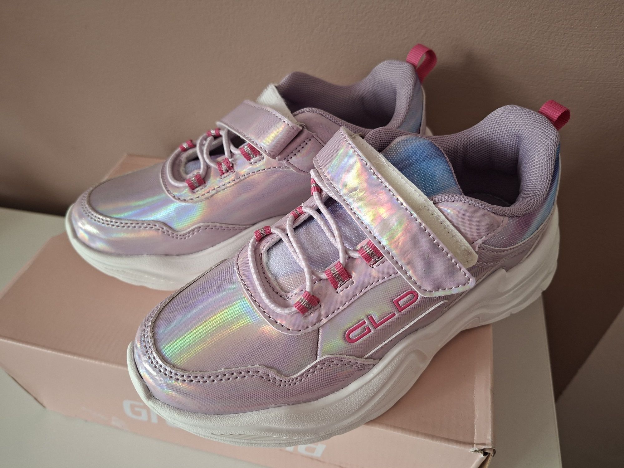 Sportowe buty dziewczęce r.33