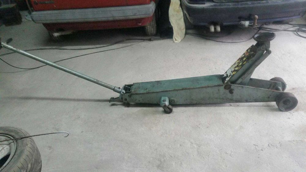 Podnośnik wózkowy hydrauliczny typu żaba do samochodów ciężarowych 16t
