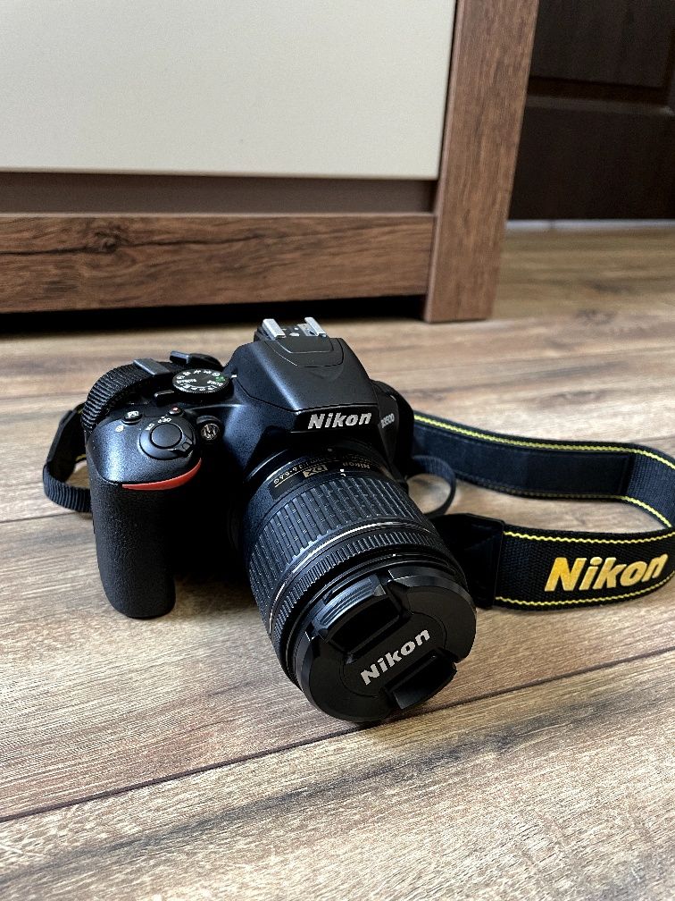 Nikon D3500 + AF-P 18-55 Kit