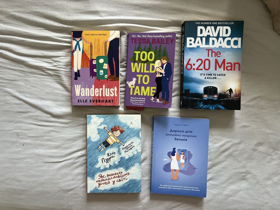 Книжки англійською та українською