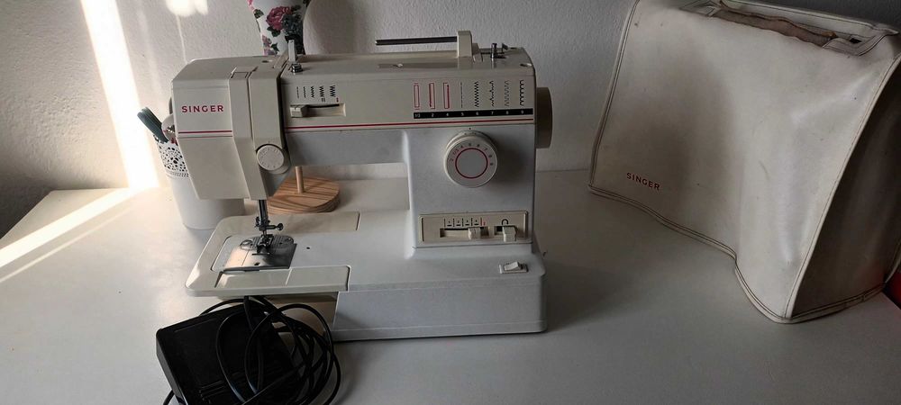 Maquina costura em bom estado