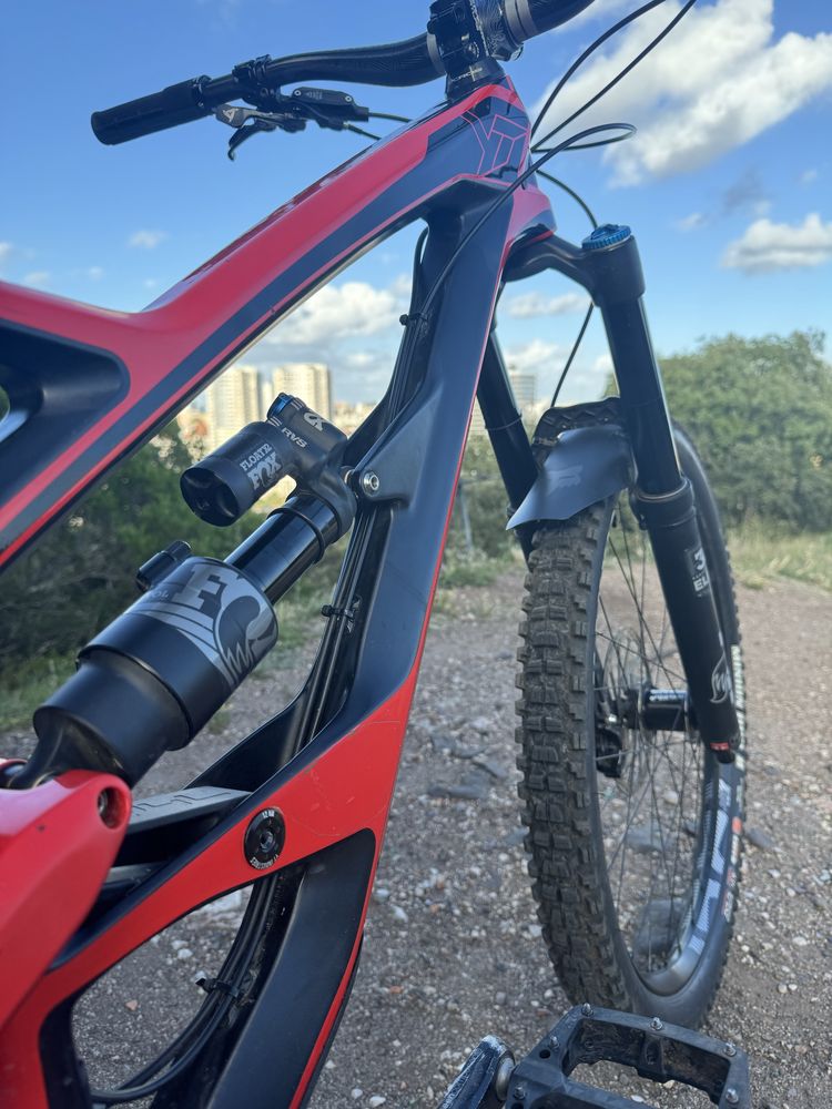 YT Capra CF 27.5