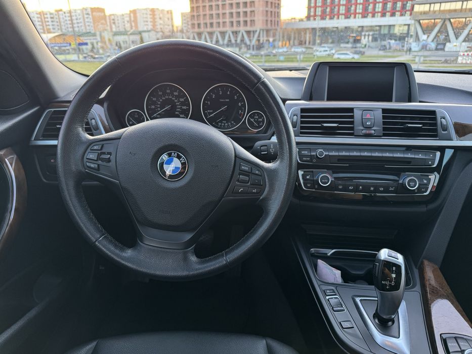 BMW F30 2016р. 11000$ Терміново