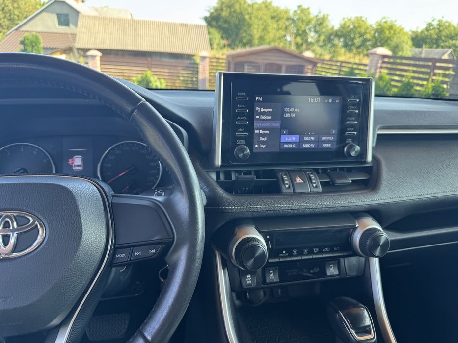 Продається автомобіль Toyota Rav 4