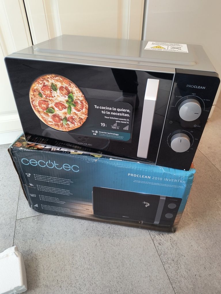 Kuchenka mikrofalowa Cecotec proclean