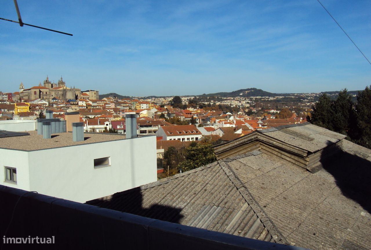 Prédio para reconstrução em Viseu