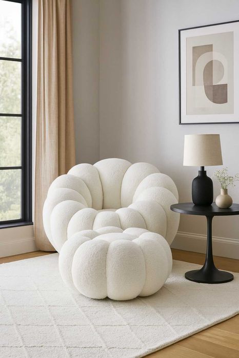 Fotel z podnóżkiem Dynia w kolorze białym