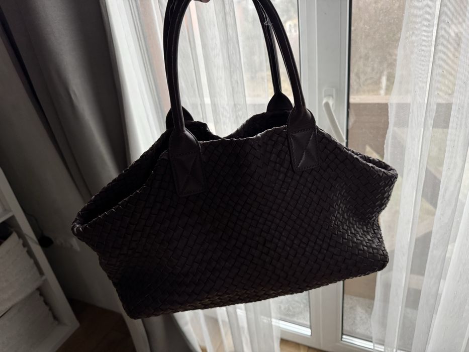 Сумка-тоут Bottega Veneta Cabat из плетеной кожи