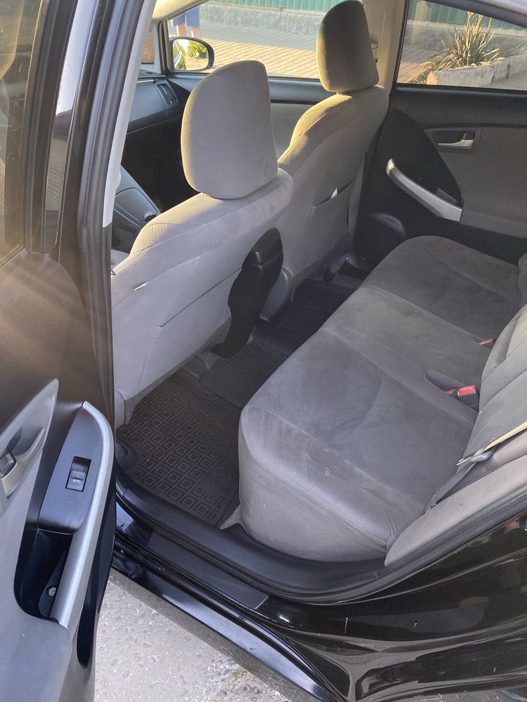 Toyota Prius 2015г