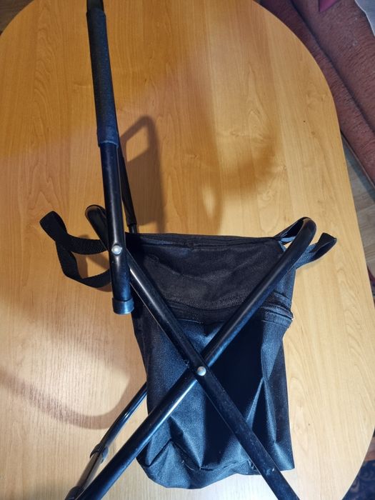 Małe krzesełko składane