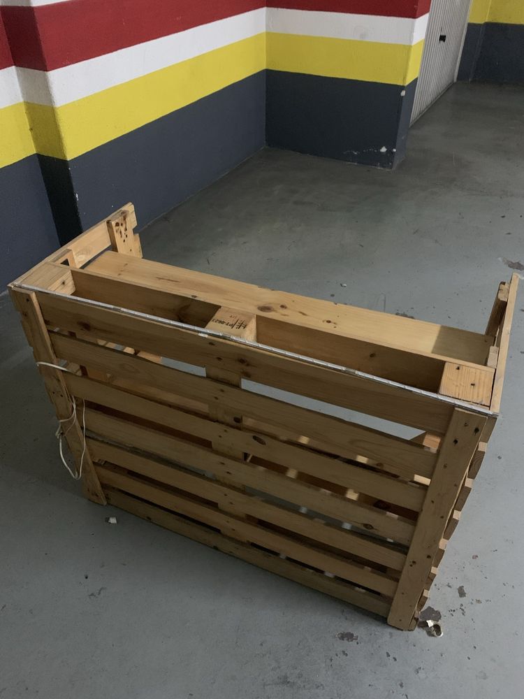 Bar ou mesa feito de paletes com led como ikea ou area