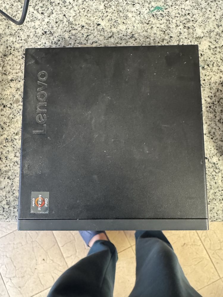 Thinkcentre M75q-1 Tiny - /Ryz 5 Pro 2400GE/8GB DDR4/120GB SSD/W10