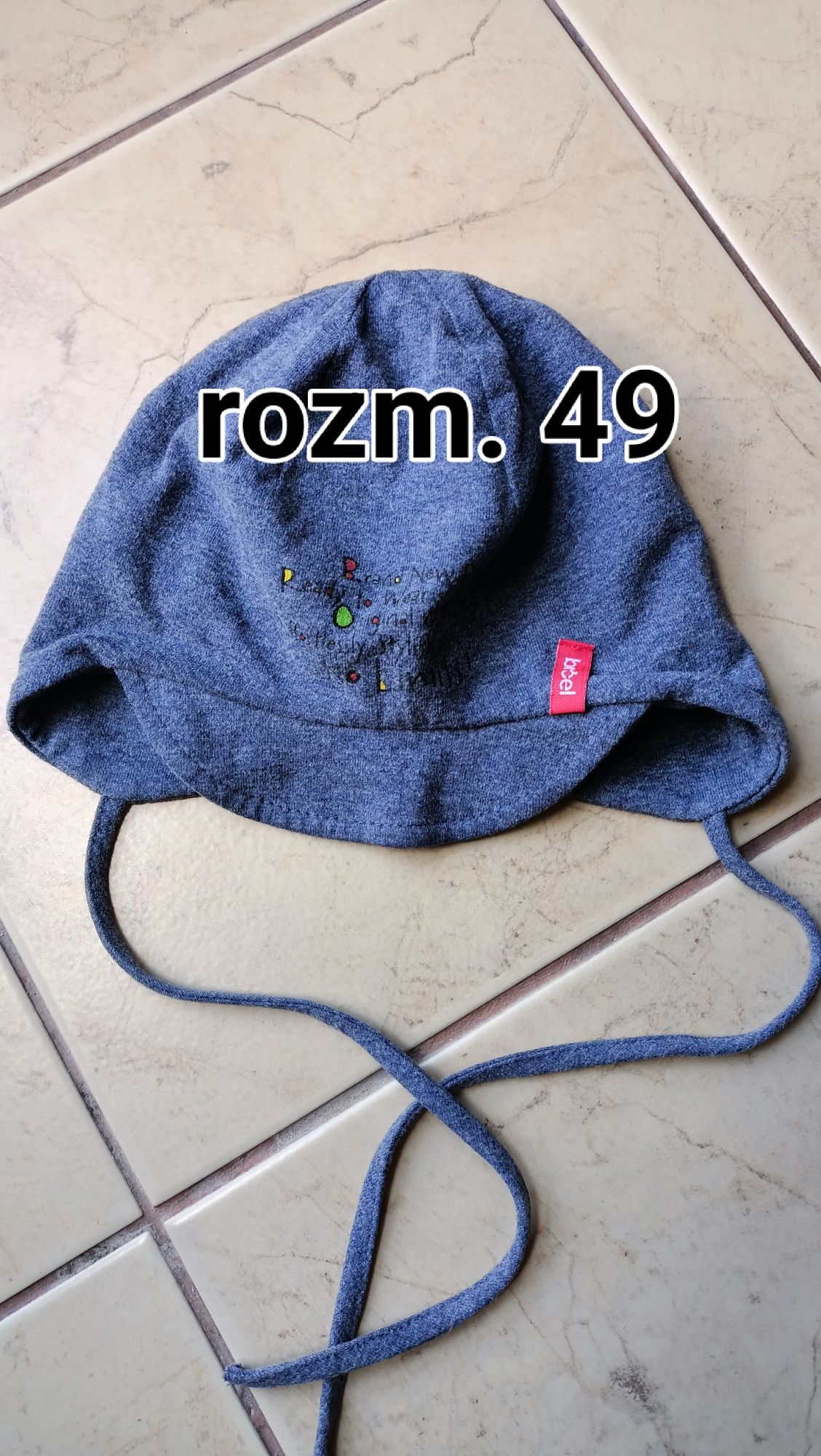 Granatowa przejściowa czapka z daszkiem rozm. 49
