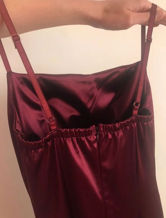 Vestido de cerimónia bordô