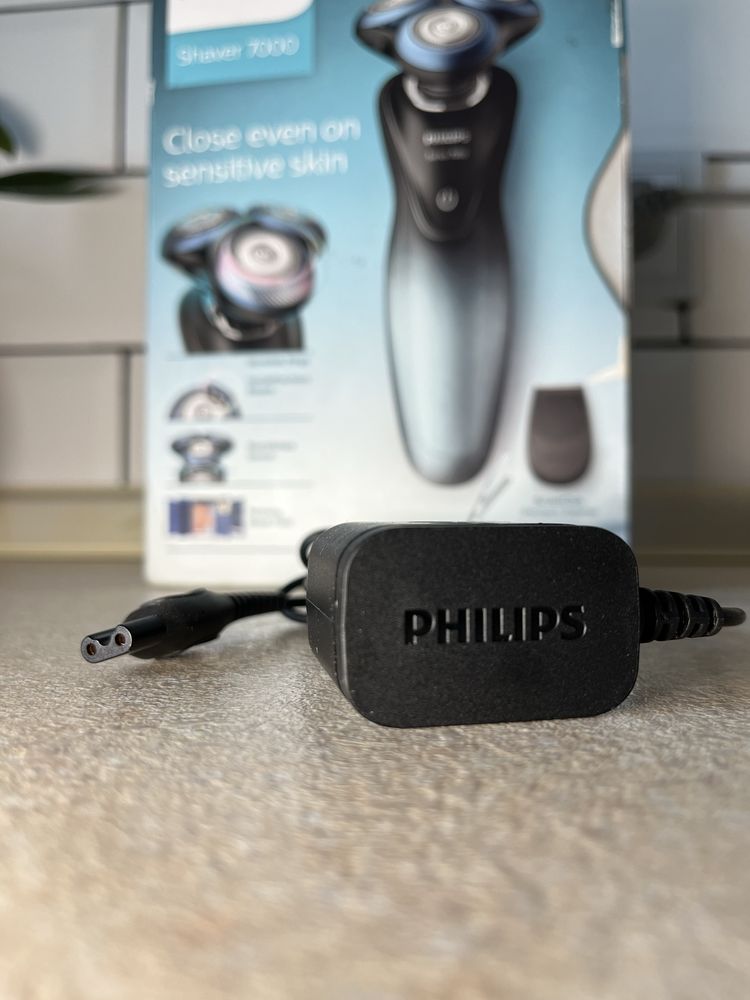 Зарядний пристрій Philips для бритв/тримерів/машинки для стрижки