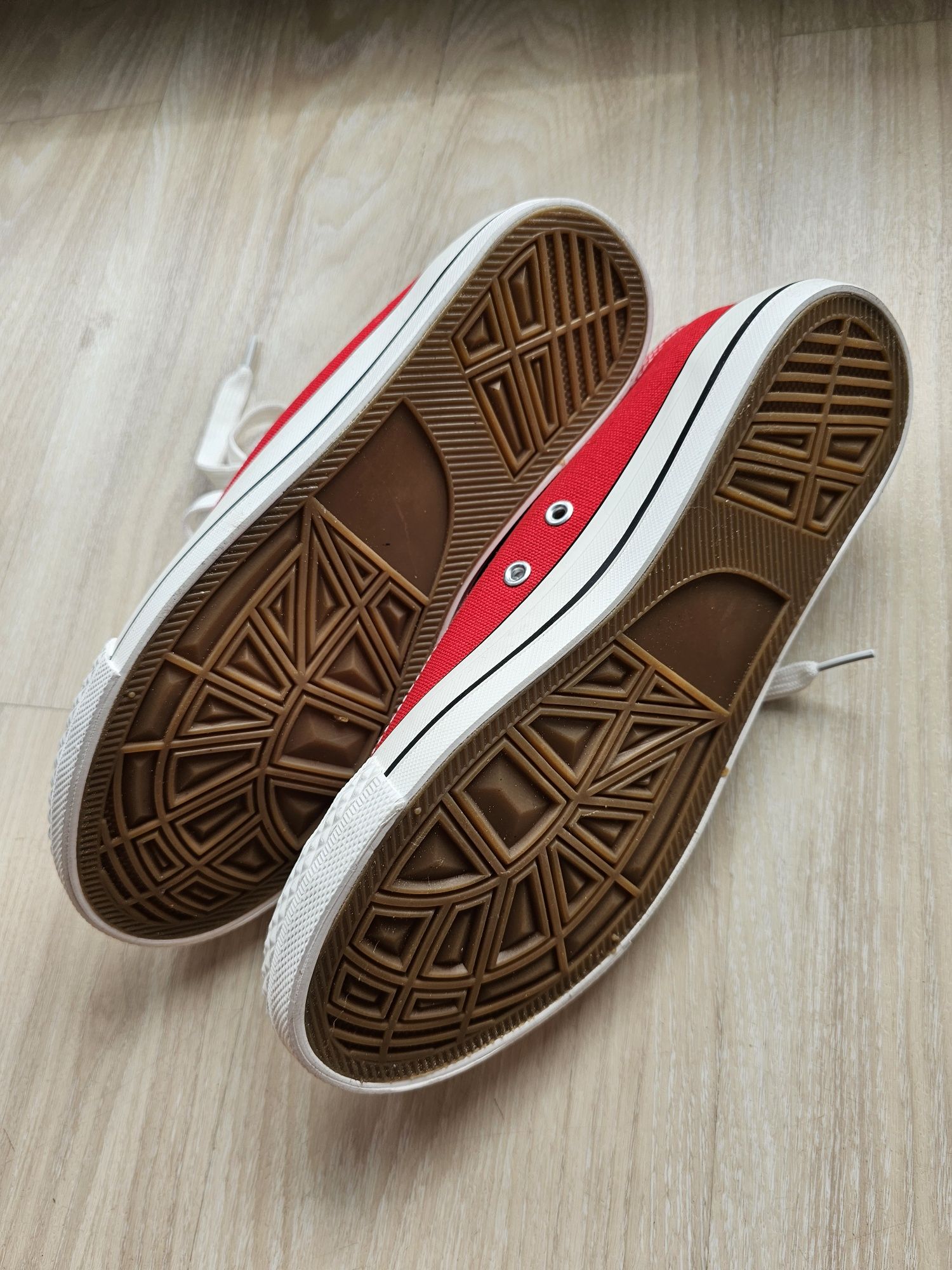 Nowe trampki czerwone rozm 40