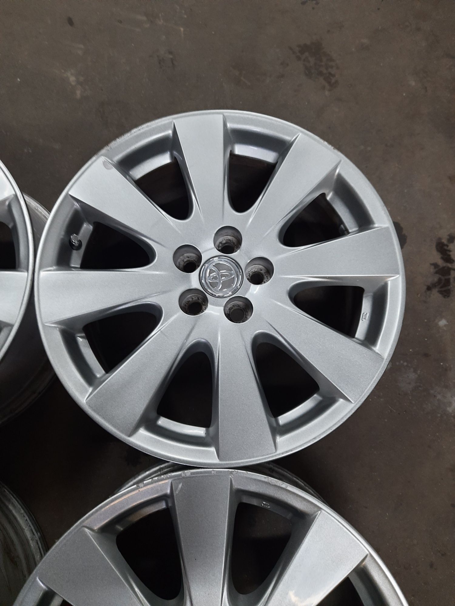 (0208) Felgi 17" 5x100 ET 45 7j - Toyota