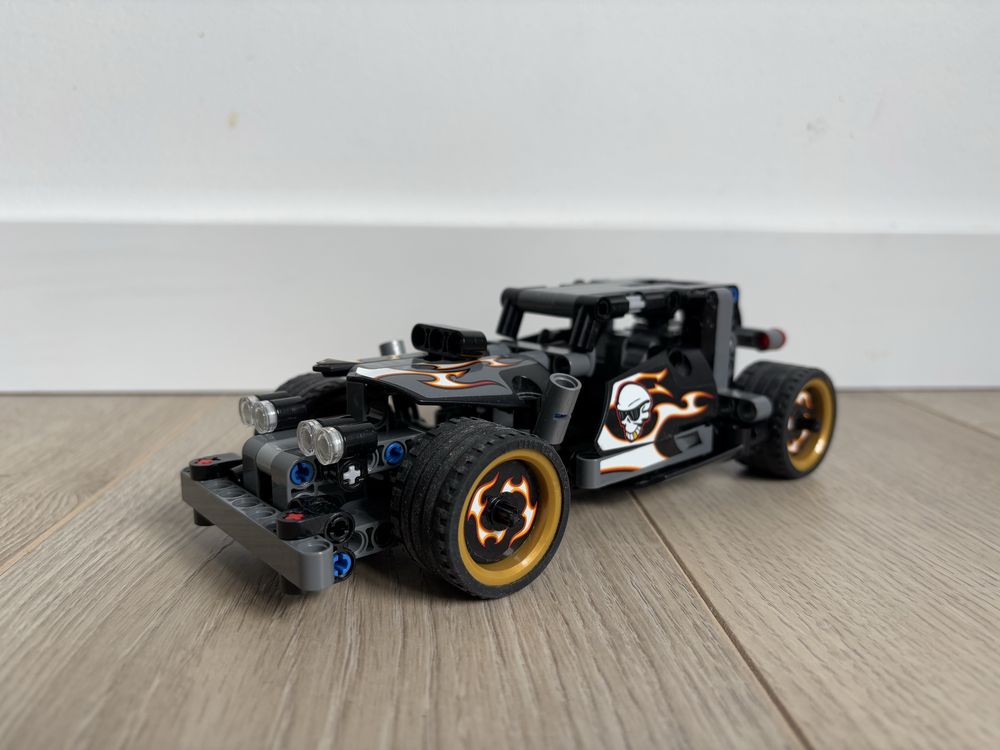 Lego technic wyscigówka zbiegów (42046)
