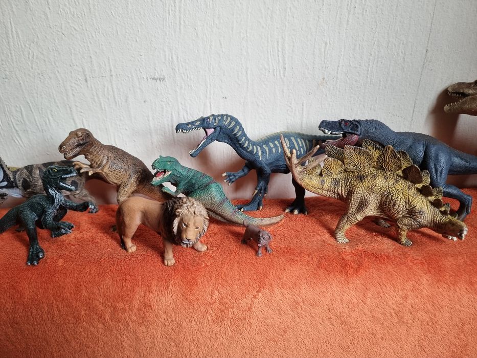 Schleich фігурки тварин , динозаврів