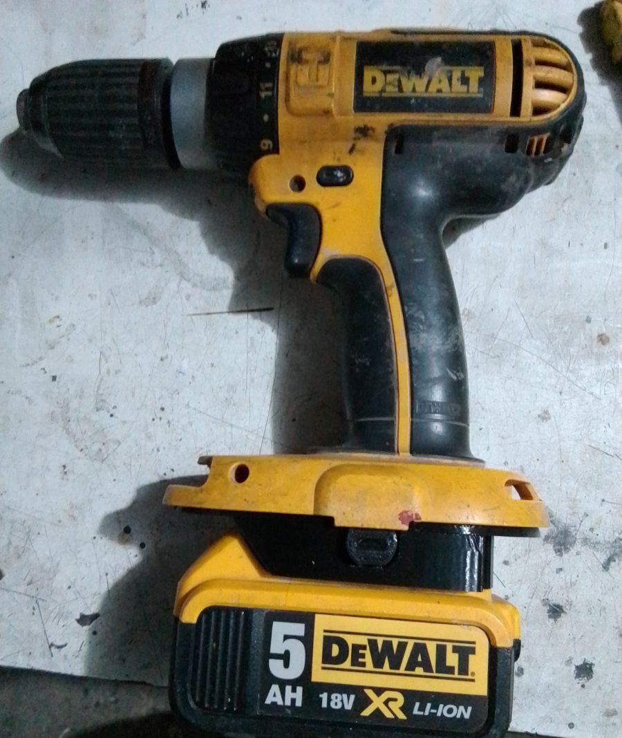 Adapter DeWalt XRP stary Ni-Cd na baterie DeWalt XR