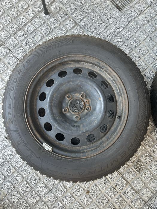 Pneus  215/60 r16 semi novos