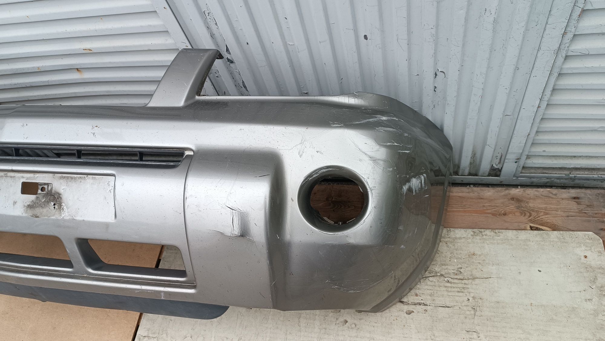 Vendo parachoque de frente Nissan x-trail ano 2003/07