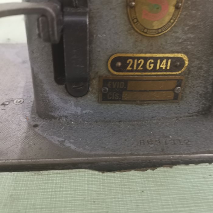 Швейная машина Singer 212 G141