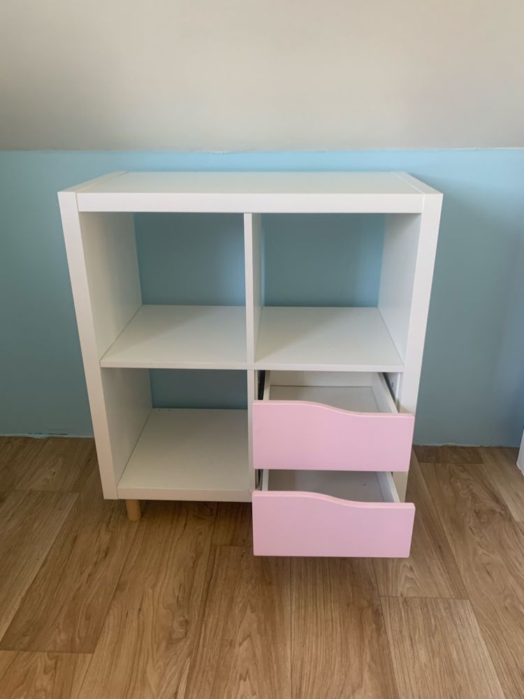 Meble ikea regały i stolik nocny