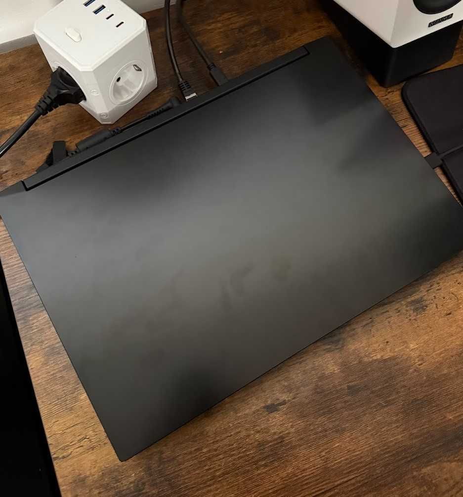 Portátil Gaming Clevo NH55 i7-9750H | RTX 2060 | 16GB RAM | SSD 512GB