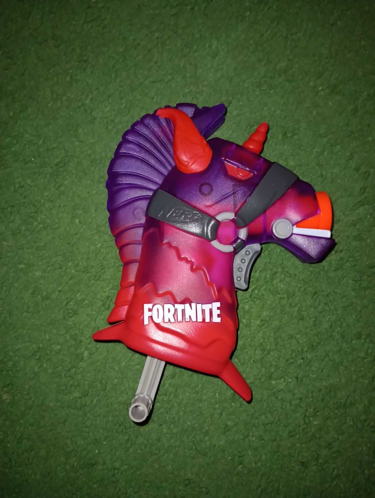 Pistolet fortnite koń