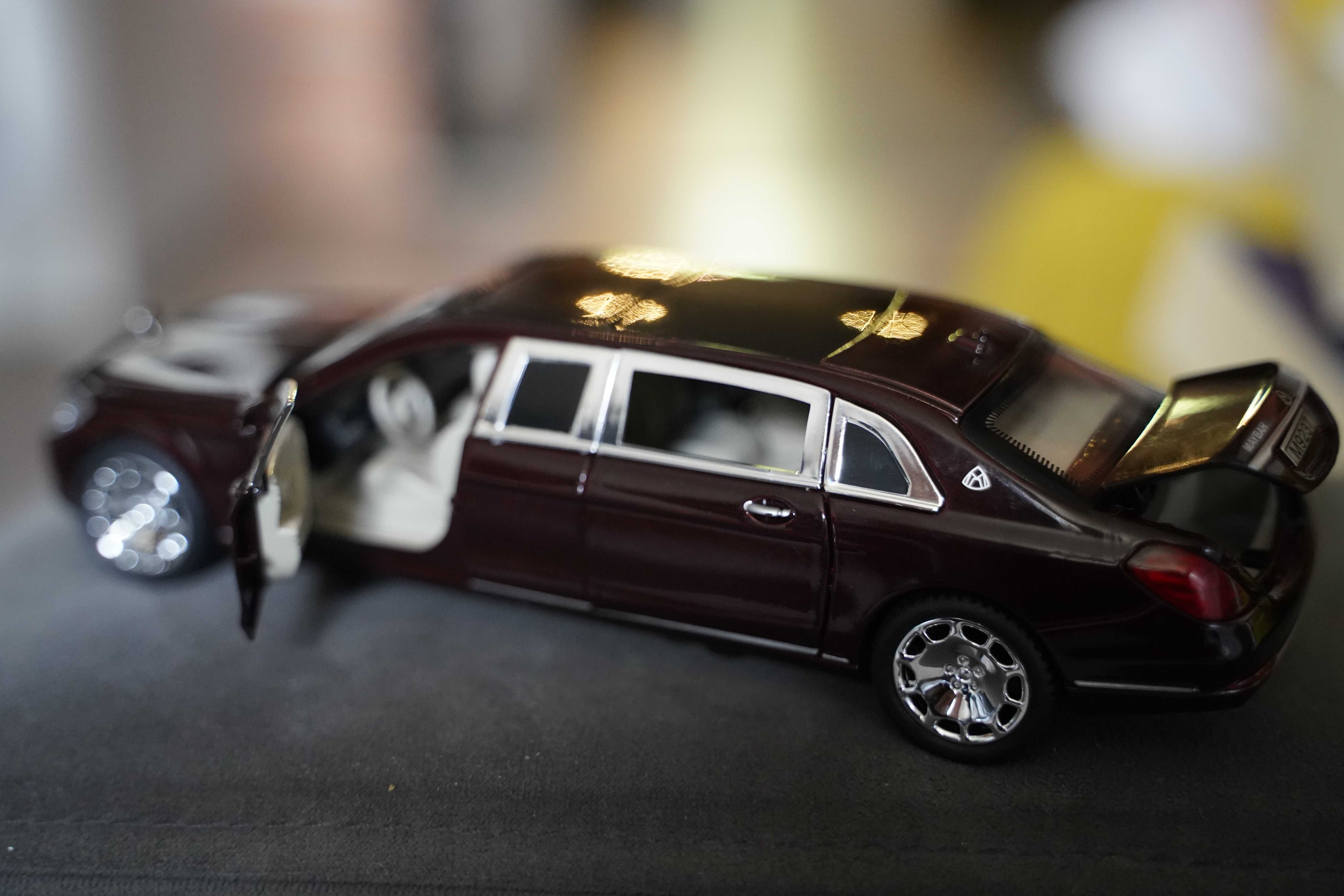 Model Maybach S 600 skala 1:24