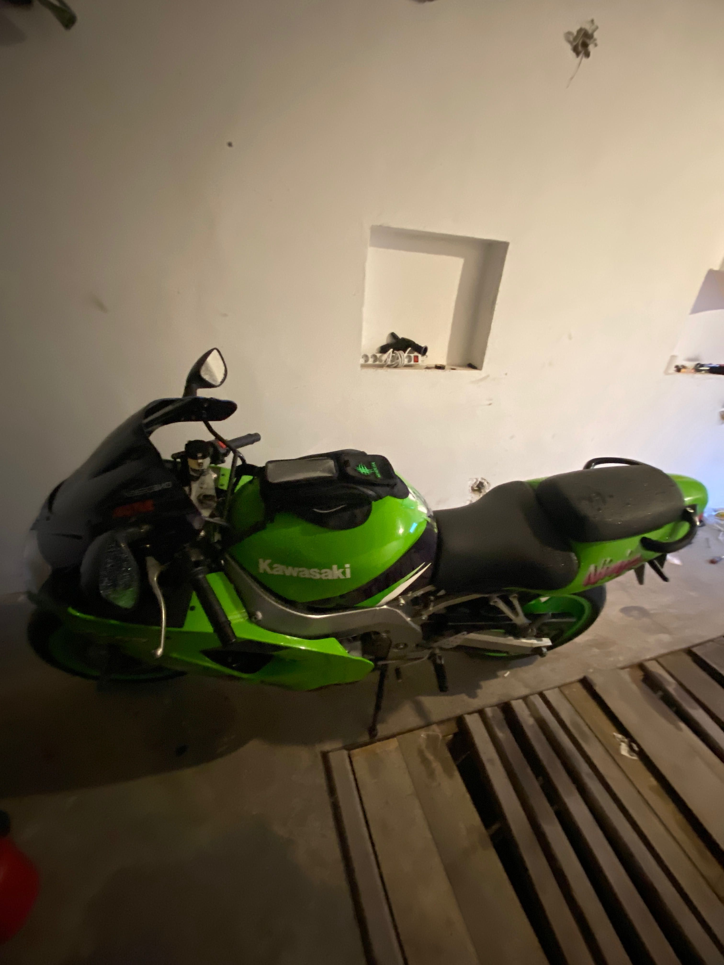 Kawasaki ZX 9 R Ninja  W Oryginalnym Legendarnym malowaniu