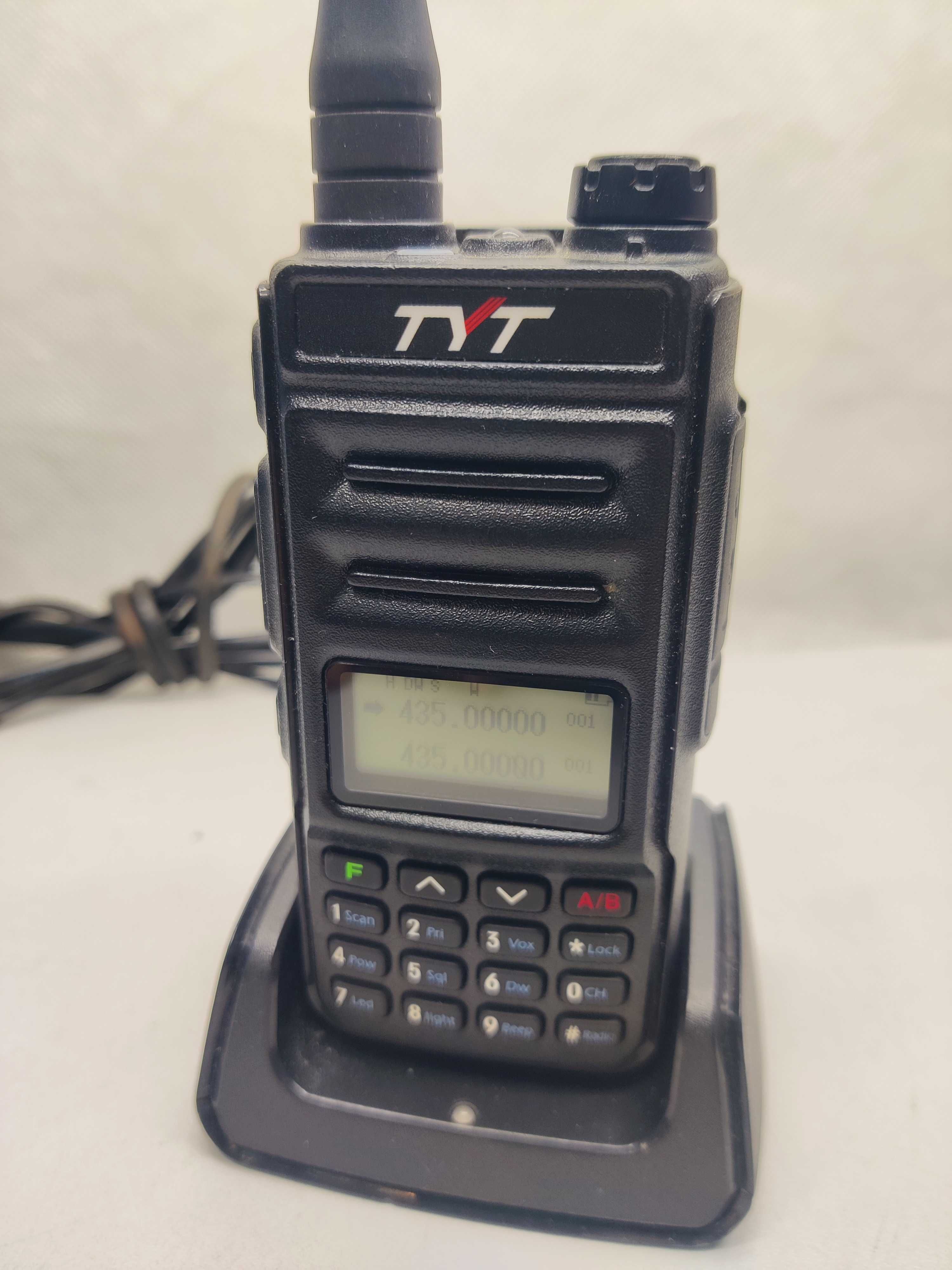 Radiotelefon TH-UV88 + antena; Madej S.C. Igielna Jasło