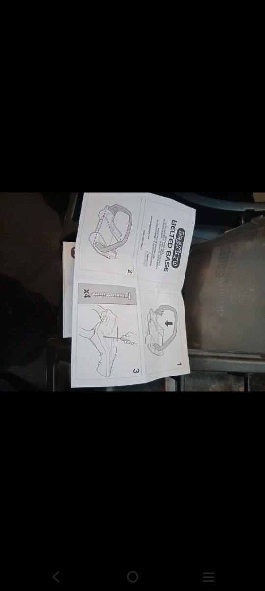 Nosidełko / fotelik z bazą na pasy firmy Peg-Perego