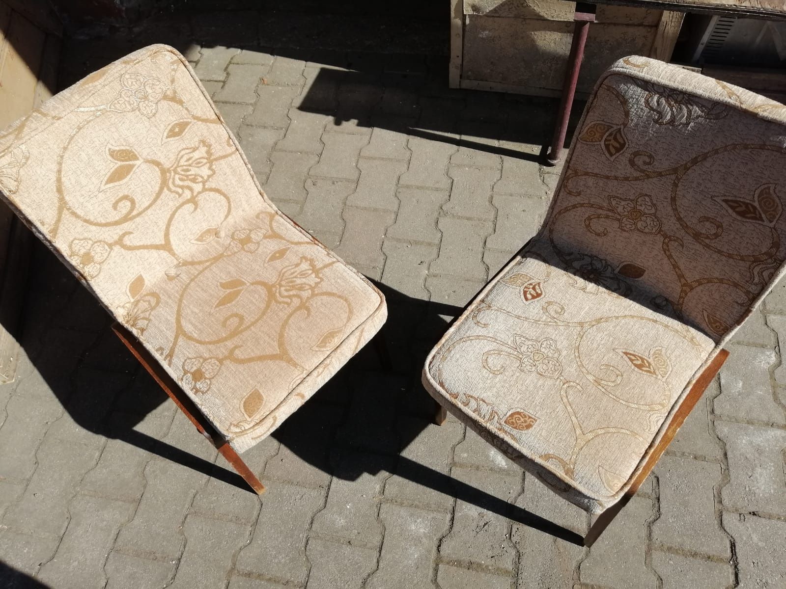 Dwa krzesła PRL z wymienioną tapicerką
