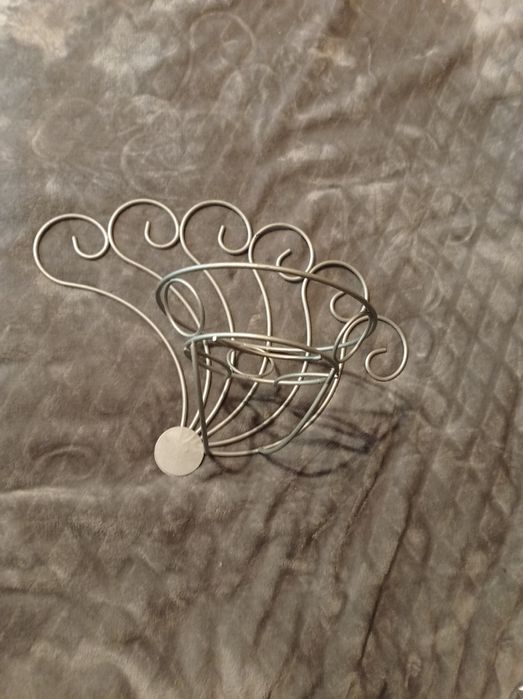 Kwietnik na ścianę