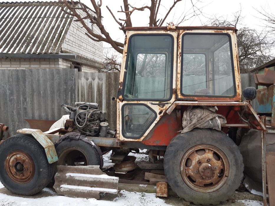 Продам трактор по запчастинах