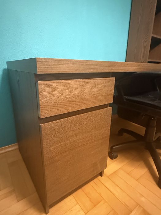 Biurko MALM Ikea, regał BILLY Ikea + fotel gratis