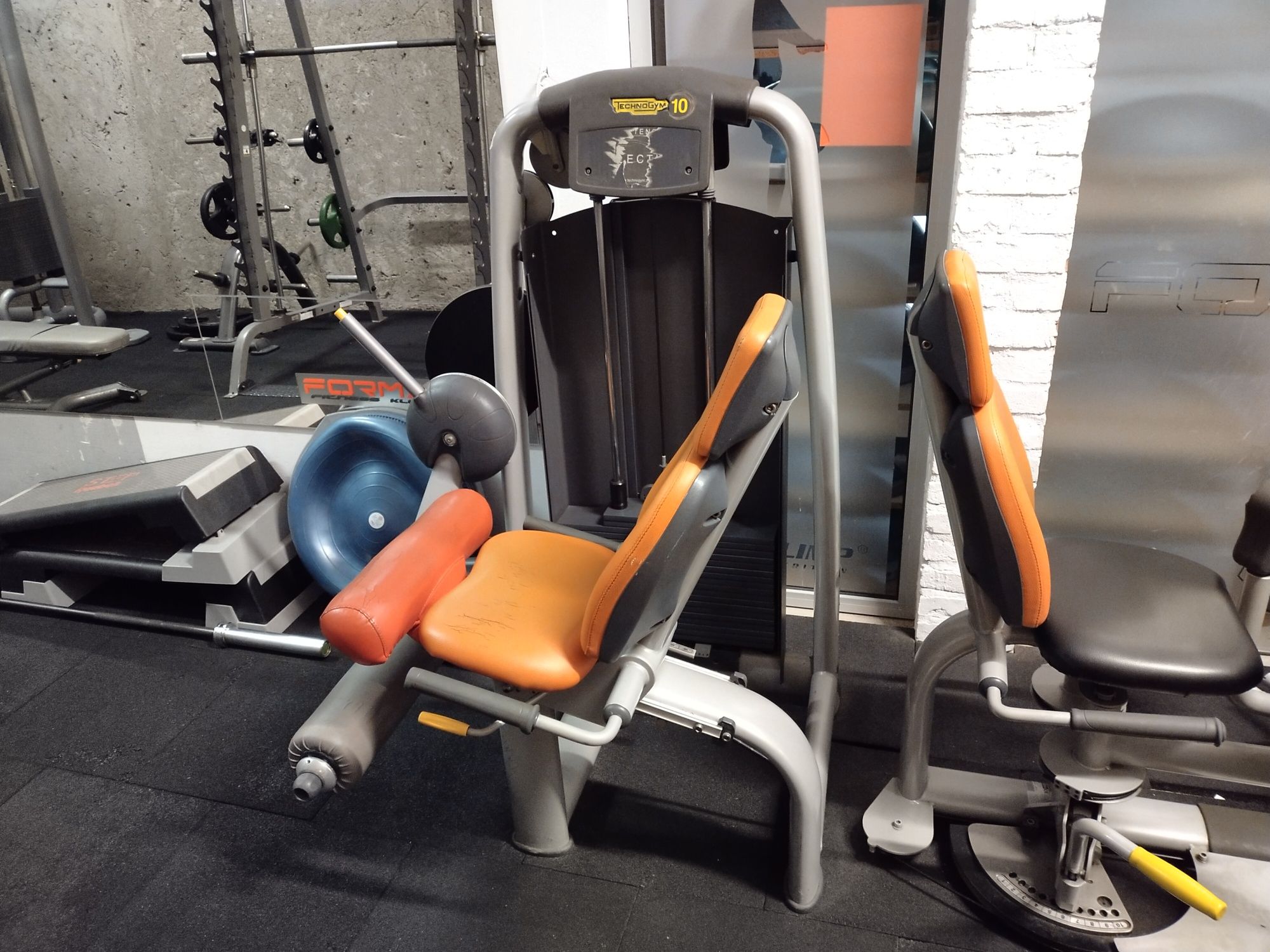 Maszyna na nogi łuda stos Techno Gym