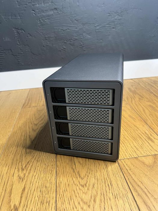 Obudowa na 4 dyski HDD i SSD
