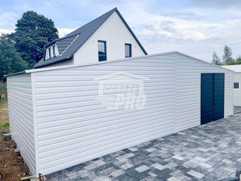 Garaż blaszany 8x4 drzwi  Biały + Antracyt  Dach dwuspadowy GP131