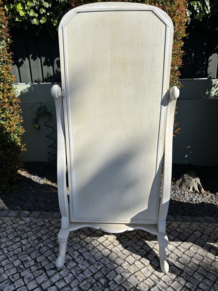 Espelho de pé decapé branco madeira maciça