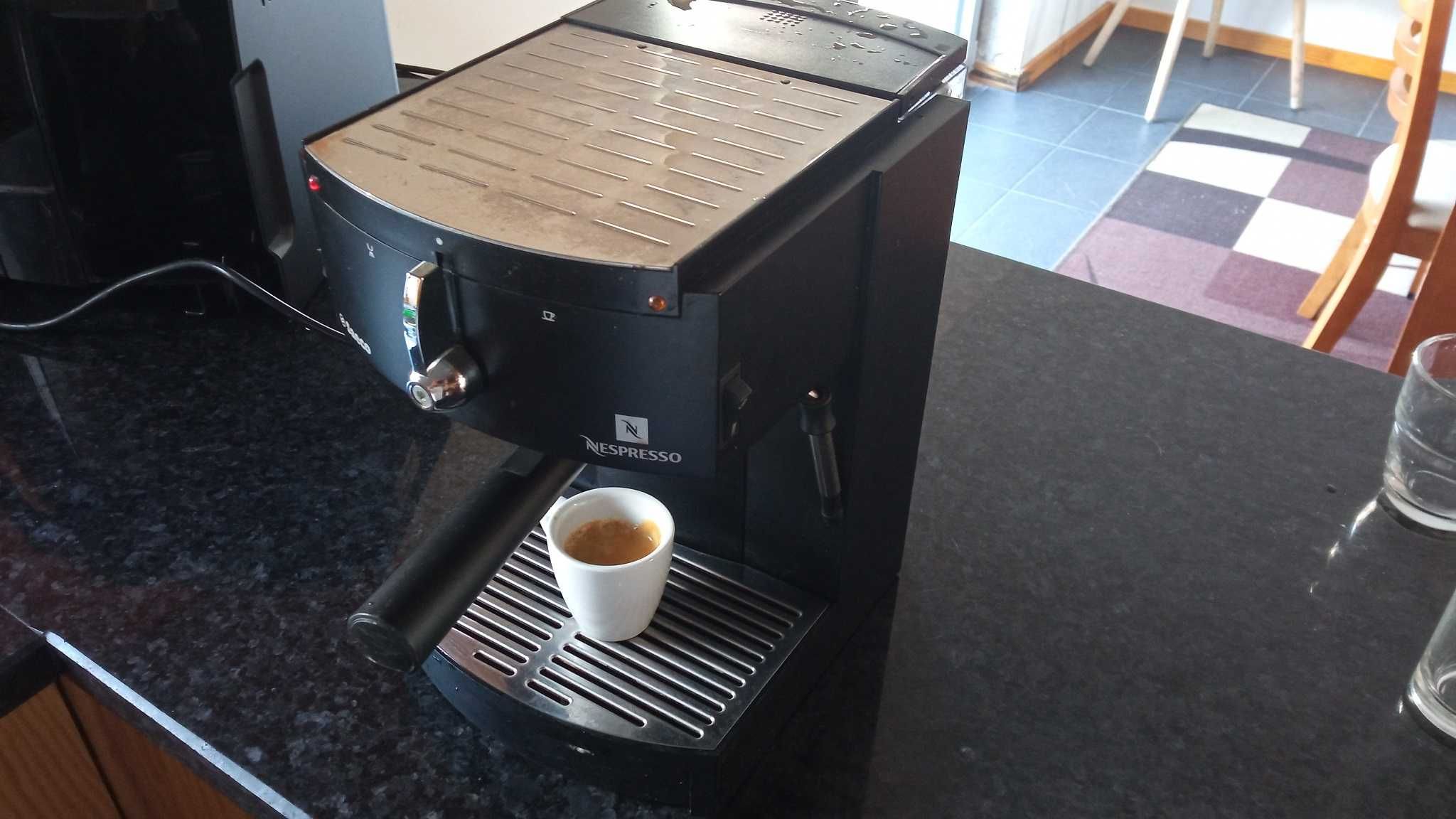 Máquina café Nespresso Saeco