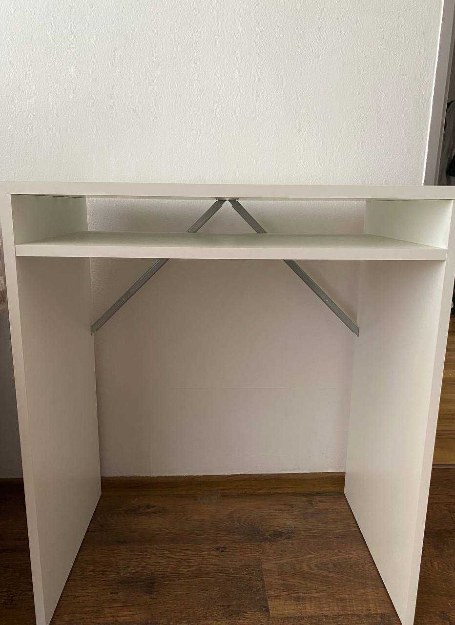 Białe Biurko IKEA