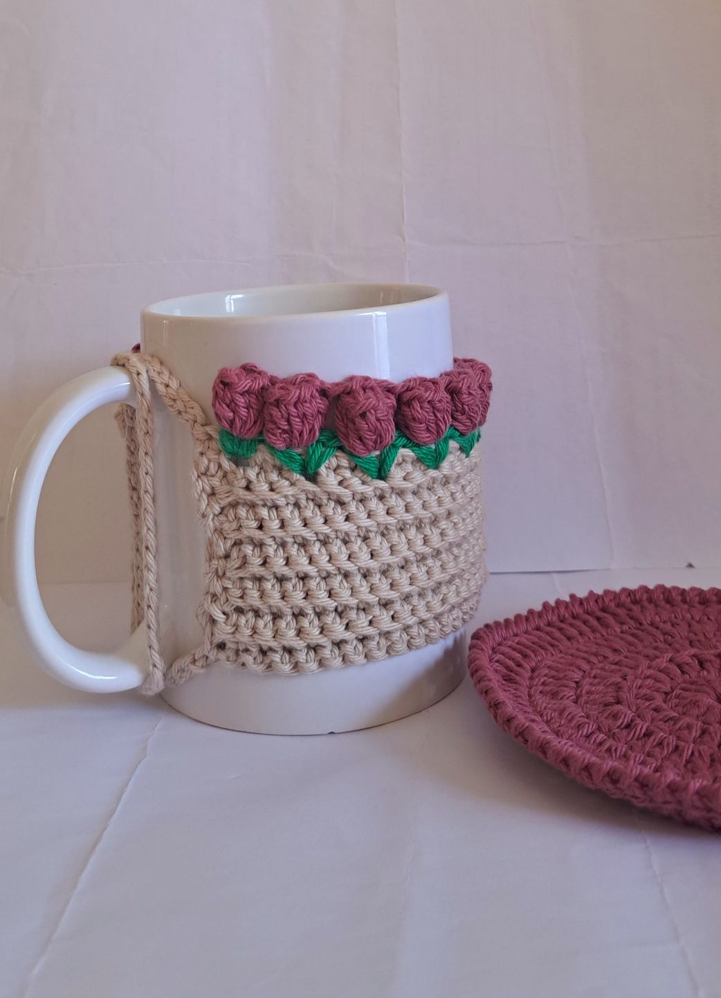 Capa e base em croché para caneca tulipa