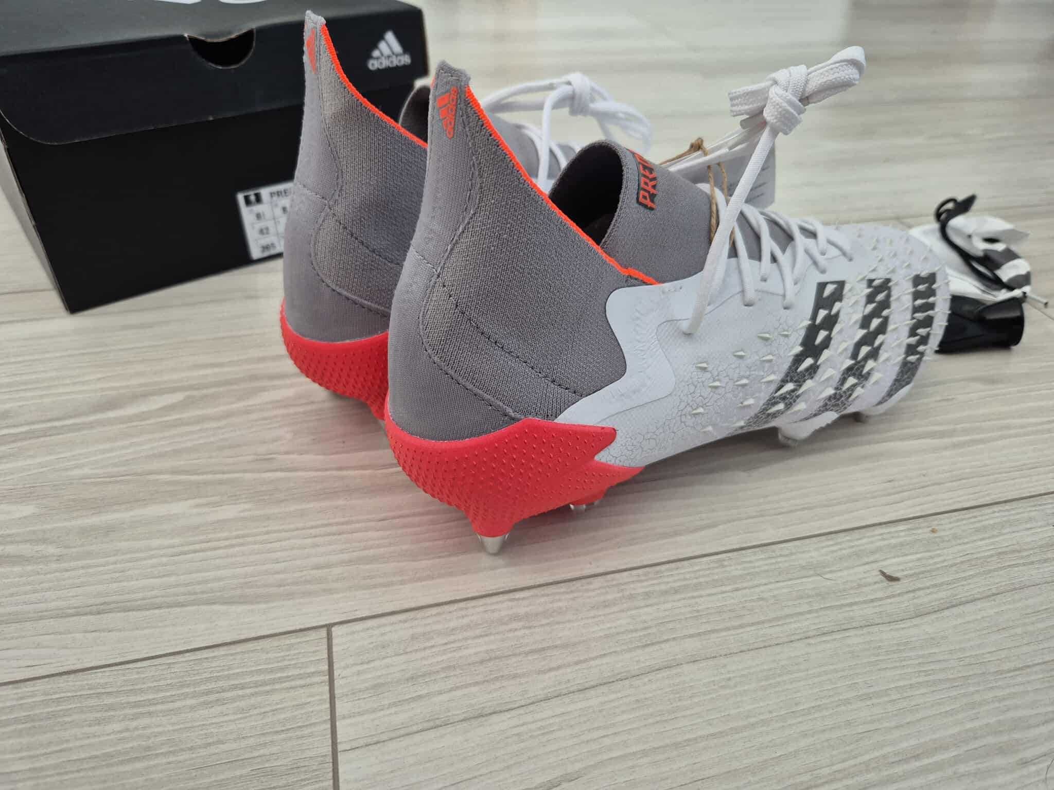 Profesjonalne buty korki adidas Predator Freak.1 SG FY6270 rozmiar 42